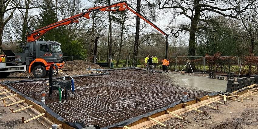 how-to-tell-if-screed-is-dry-min