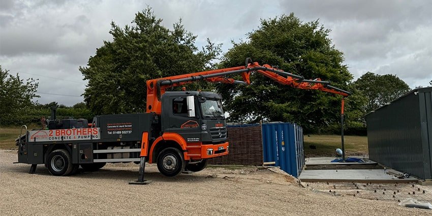 safety-measures-for-operating-concrete-pumps-on-construction-sites-min